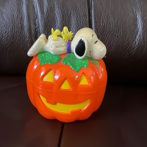 Whitman Peanuts plastic Snoopy bank.